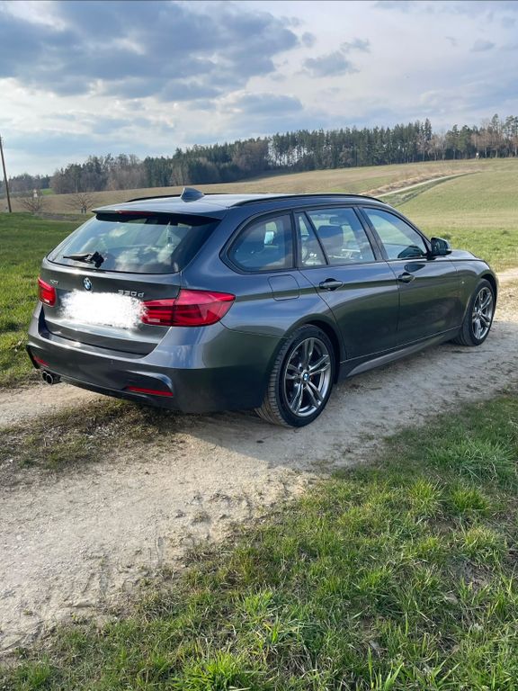 Image of BMW 330