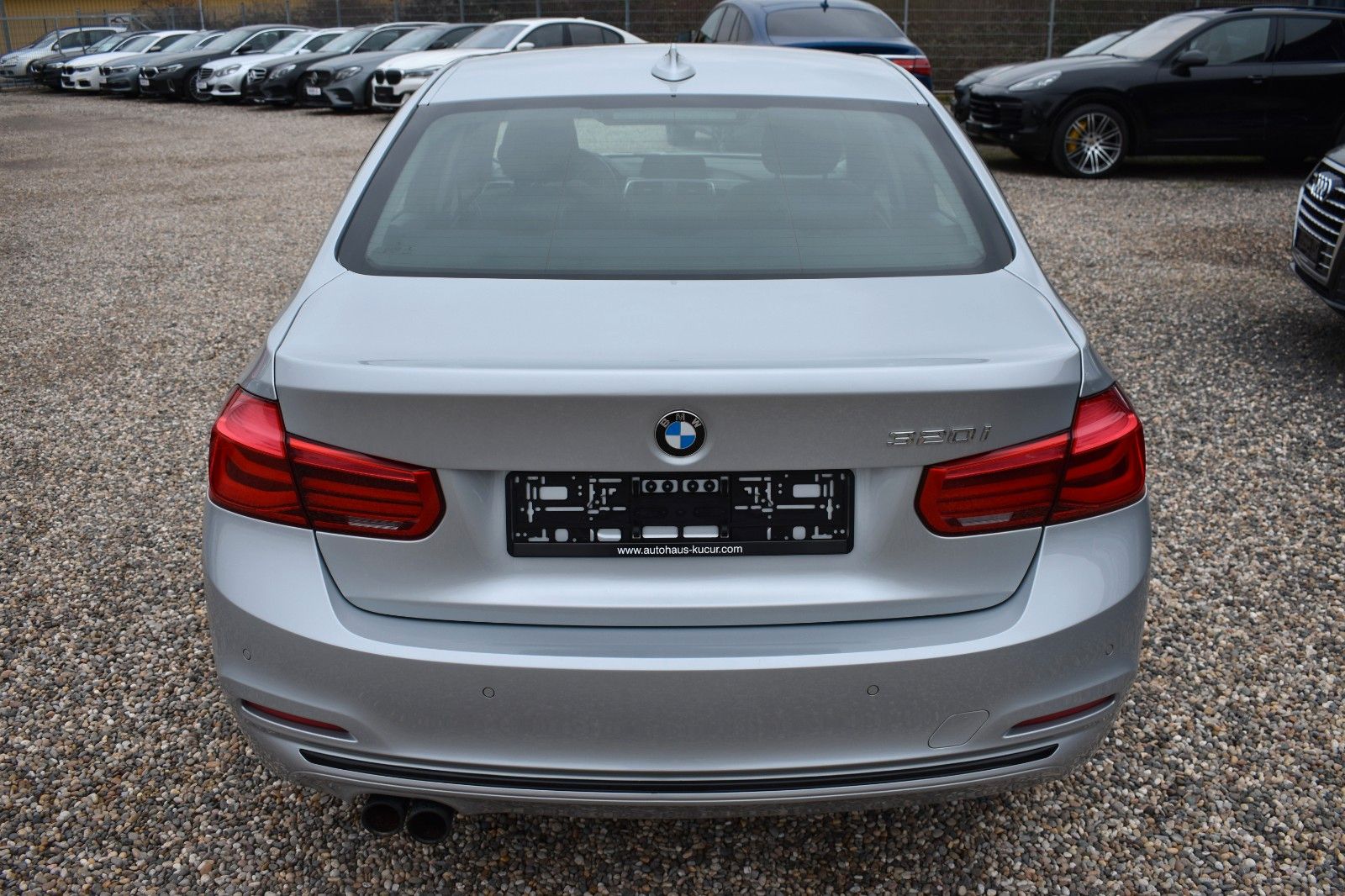 Fahrzeugabbildung BMW 320 i Limo. Sport Line