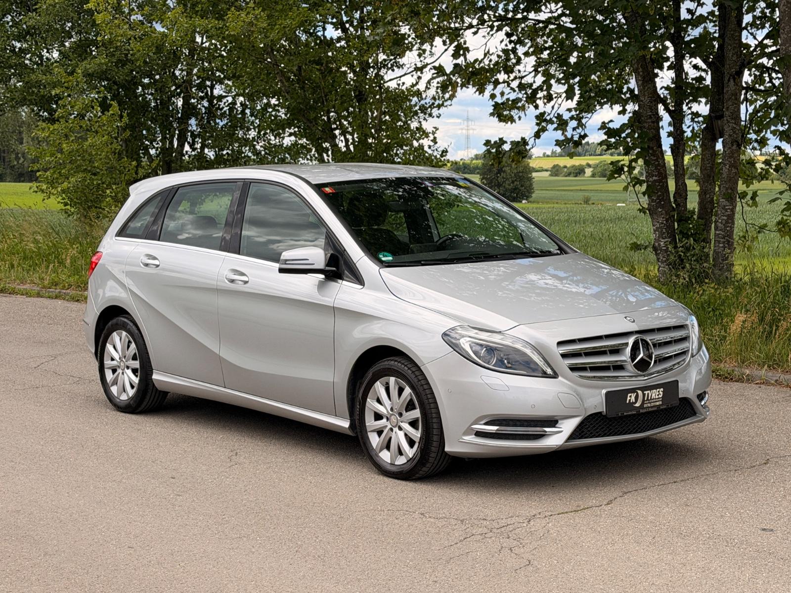 Mercedes-Benz B 180 *Automatik* AHK / Klima / SHZ / Service /