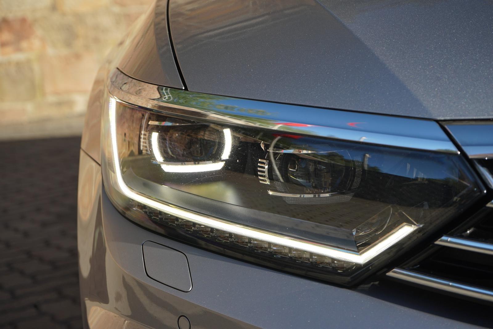 Volkswagen Passat Variant 1.8 TSI DSG R-Line LED Navi ACC