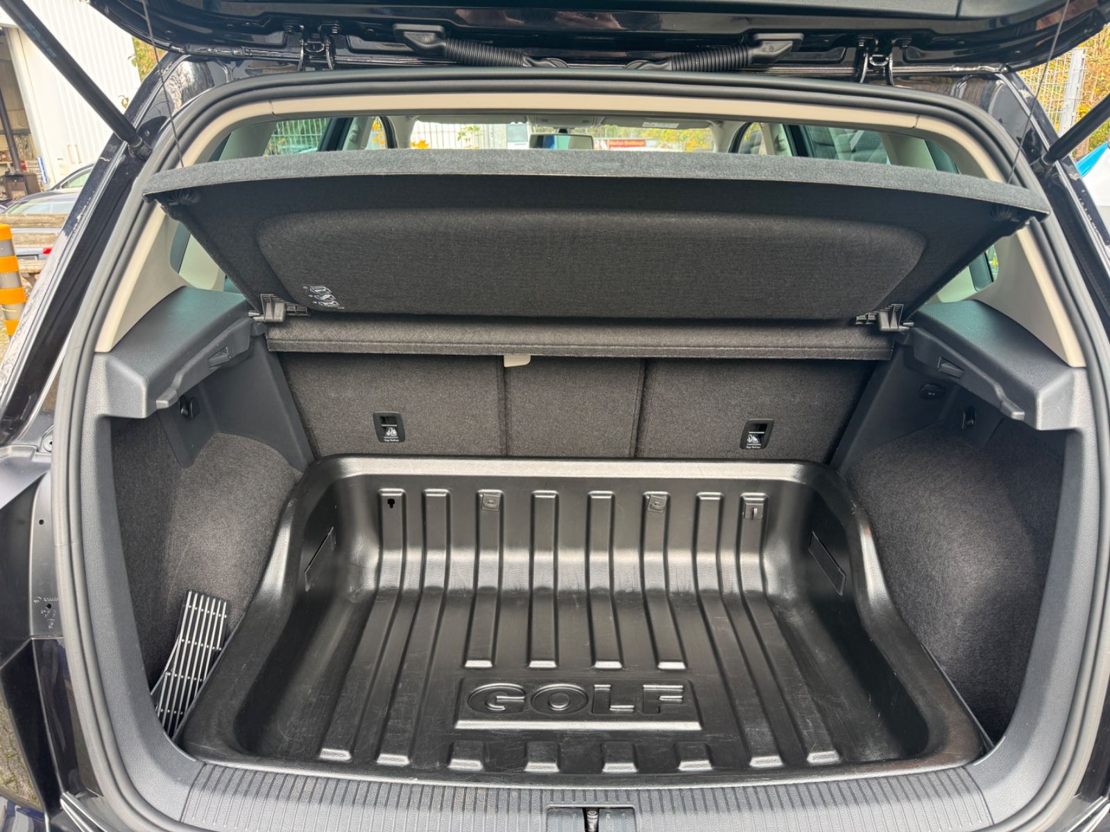 Fahrzeugabbildung Volkswagen Golf Sportsvan VII Highline Panorama+Navi+Xenon