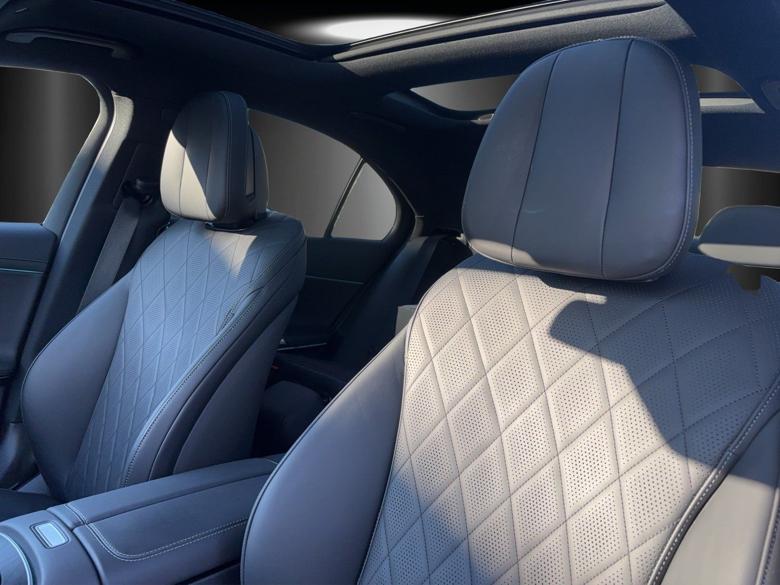 Fahrzeugabbildung Mercedes-Benz E 300 de 4M AMG Prem+ AIRMATIC Massage HAL €110k