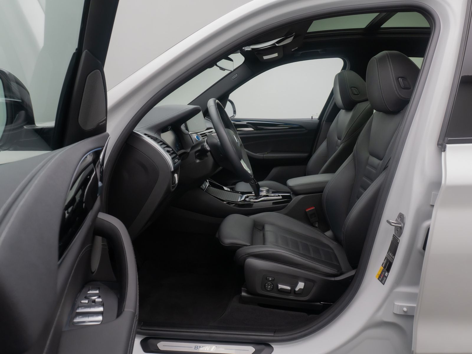Fahrzeugabbildung BMW iX3 IMPRESSIVE AKH Alarm 360°HUD DAB Panoram 20"