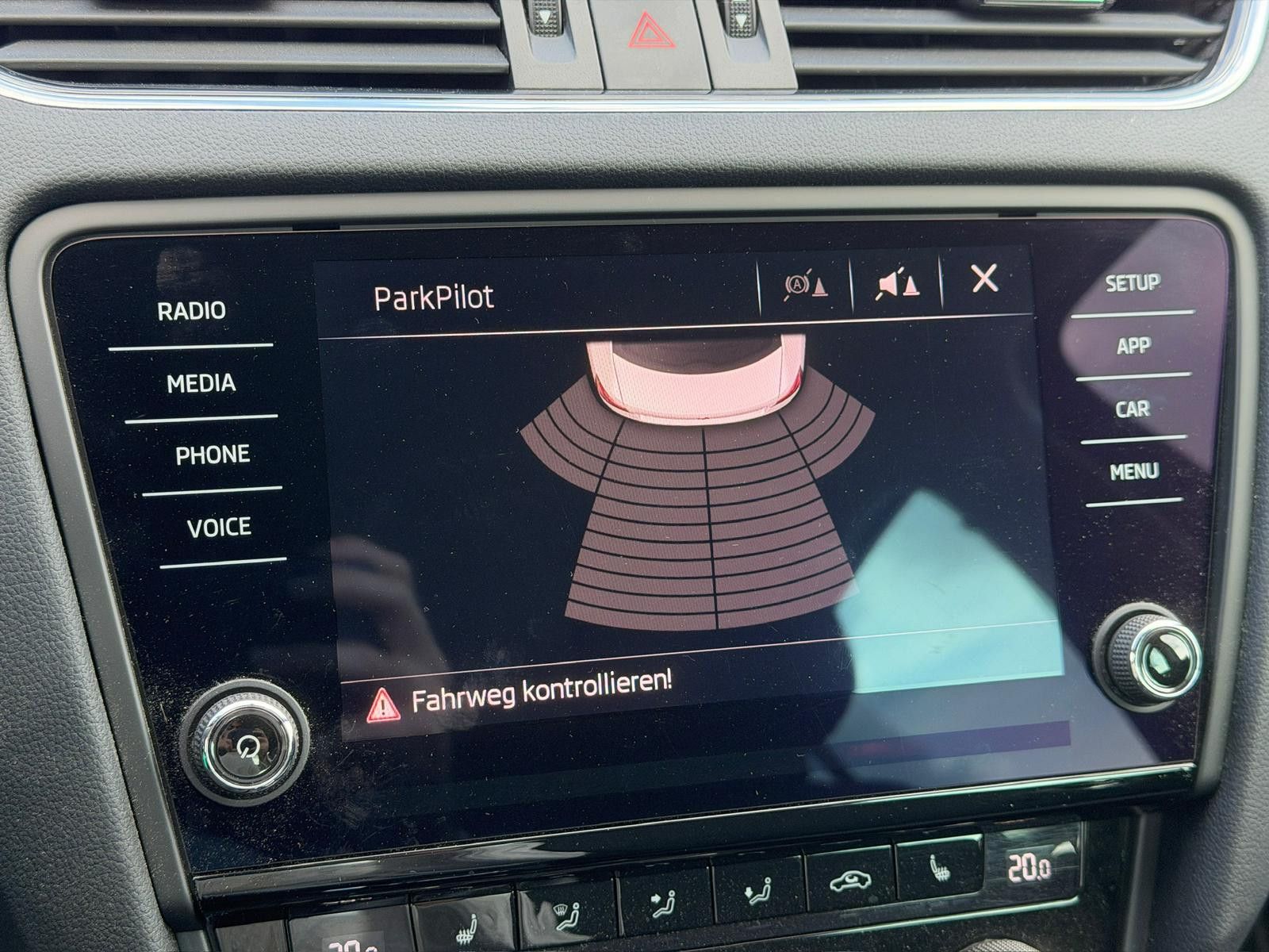 Fahrzeugabbildung SKODA Octavia Lim.*STNDHZNG*SZHZNG*TEMPOMAT*CARPLAY*