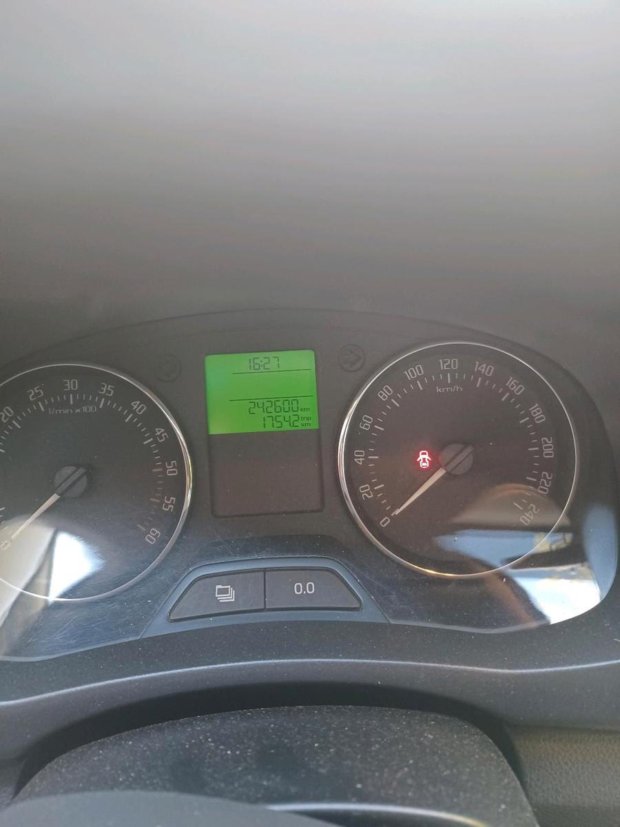 Skoda Roomster 2015 — engine 105 HP (77kW)