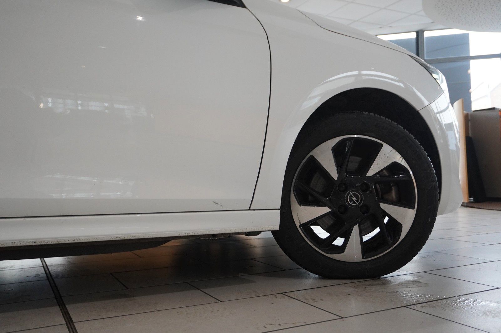 Fahrzeugabbildung Opel Corsa-e F FACELIFT 3-PHASIG NAVI/LED/DAB/11KW/SH