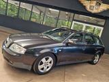 Audi A6 2.5 TDI quattro Avant Leder/AHK/Technik-Top - Audi A6 aus 2002: Kombi