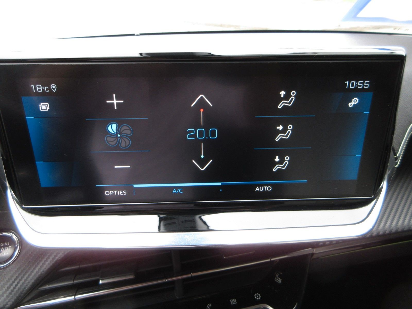 Fahrzeugabbildung Peugeot 208 GT Pack LED/NAVI/SHZ/PANO/HEADUP/PDC/17"