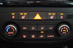 KIA Venga 1.6 Platinum Edition AUT-PANODACH-NAVI-AHK
