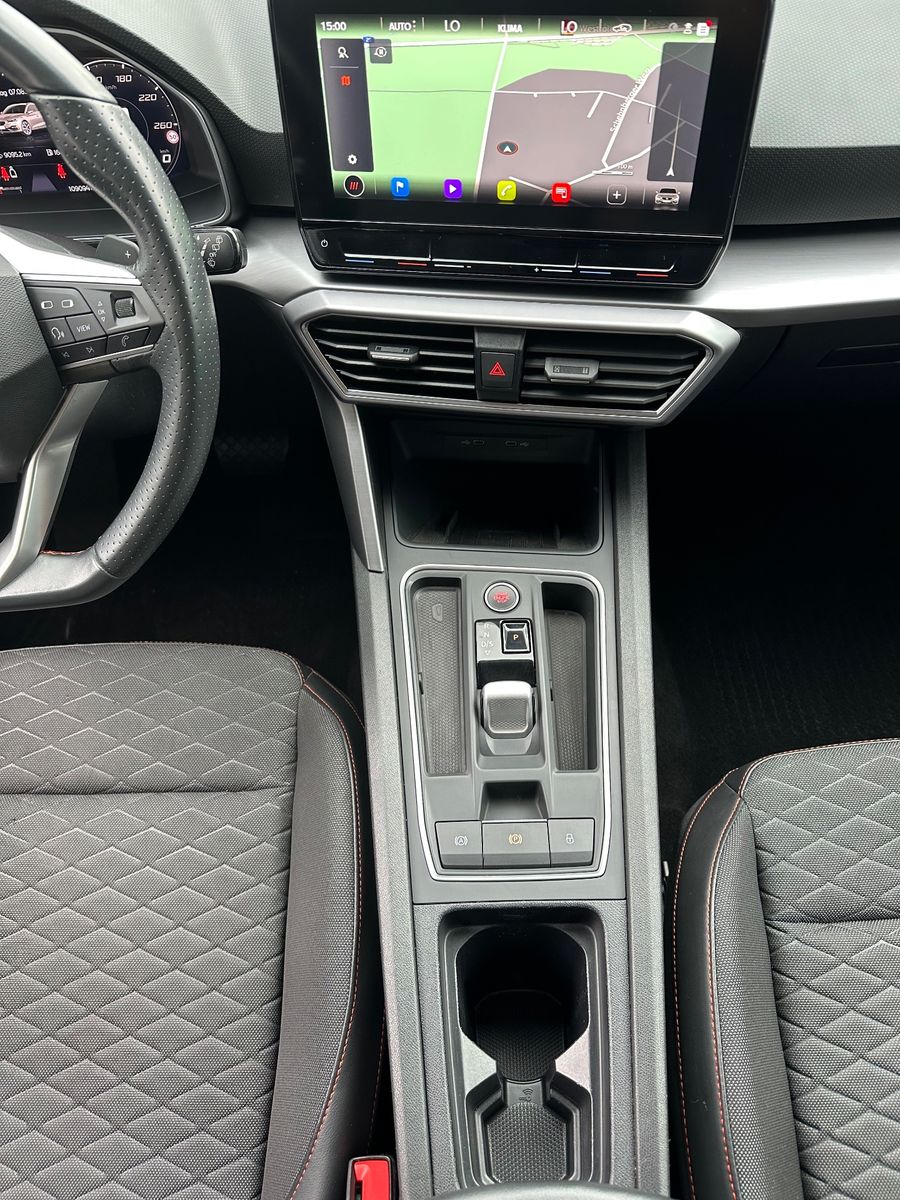 Fahrzeugabbildung SEAT Leon ST 2.0 TDI DSG FR NAV+LED+ACC+KAMERA