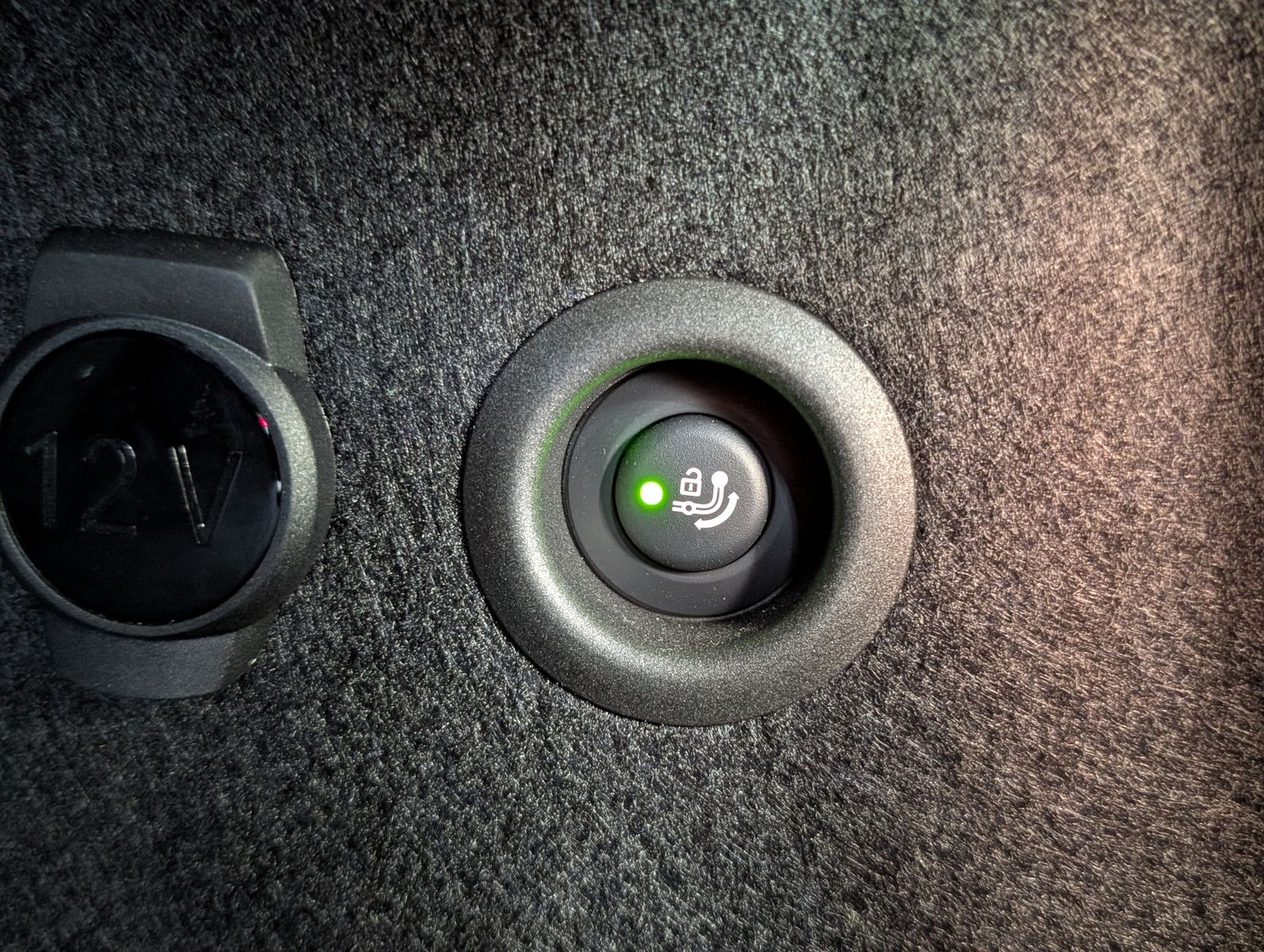 Fahrzeugabbildung BMW X1 18 d sDrive M Sport SHADOW AHK PANO KAM LEDER