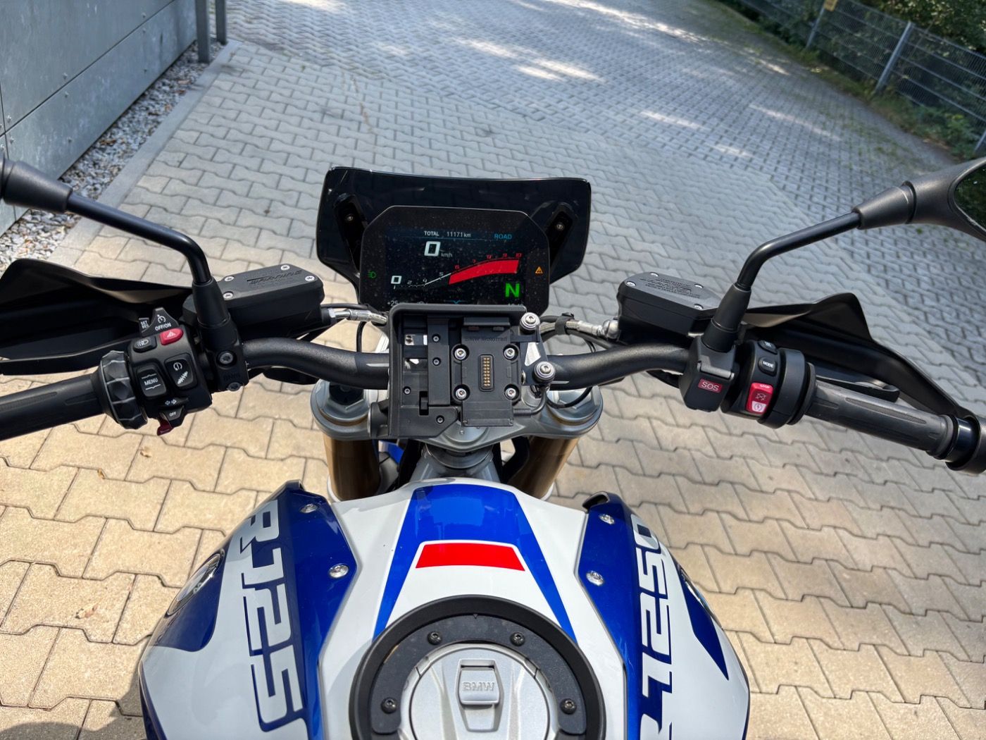 Fahrzeugabbildung BMW R 1250 R Style Sport Akrapovic