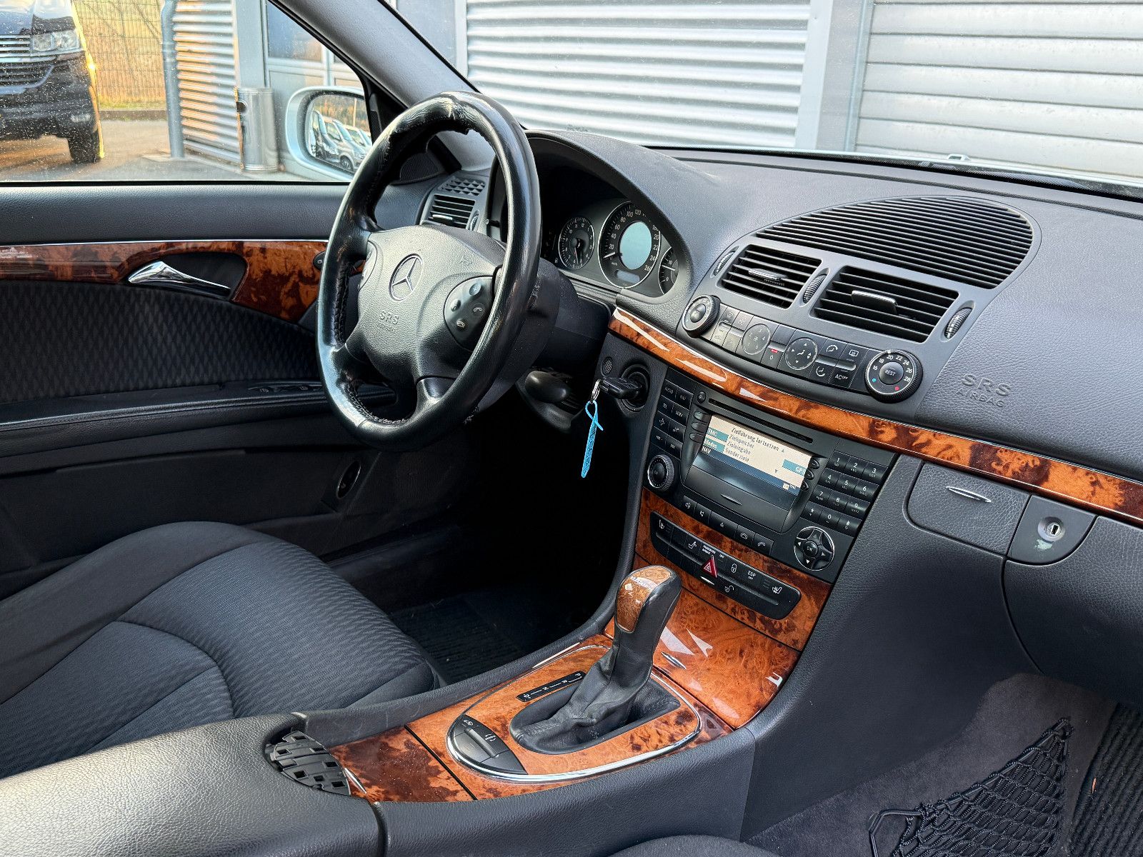 Fahrzeugabbildung Mercedes-Benz E 320 CDI Elegance Aut AHK GRA Xenon Navi H/K