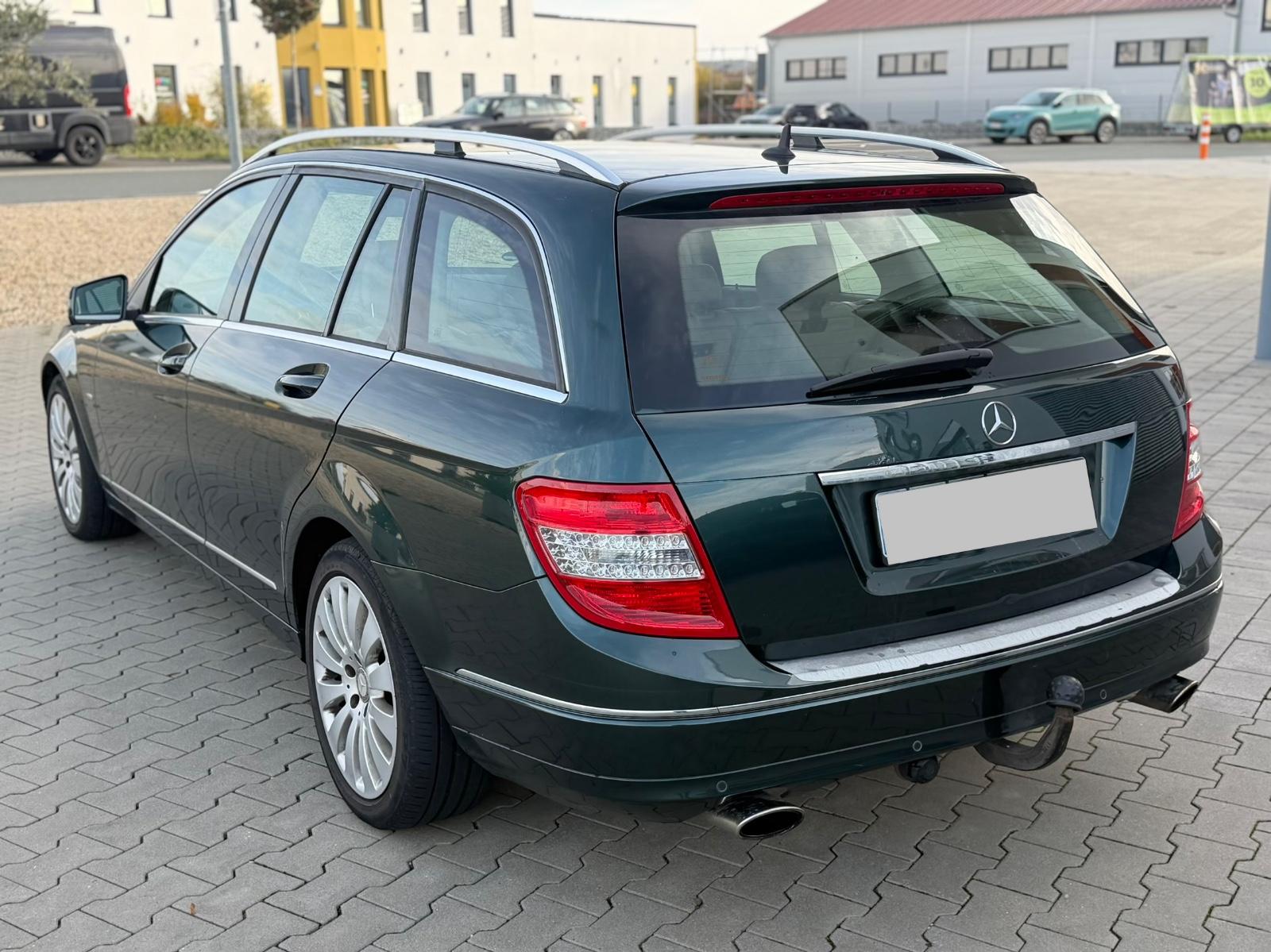 Mercedes-Benz C350 2009 — photo 7