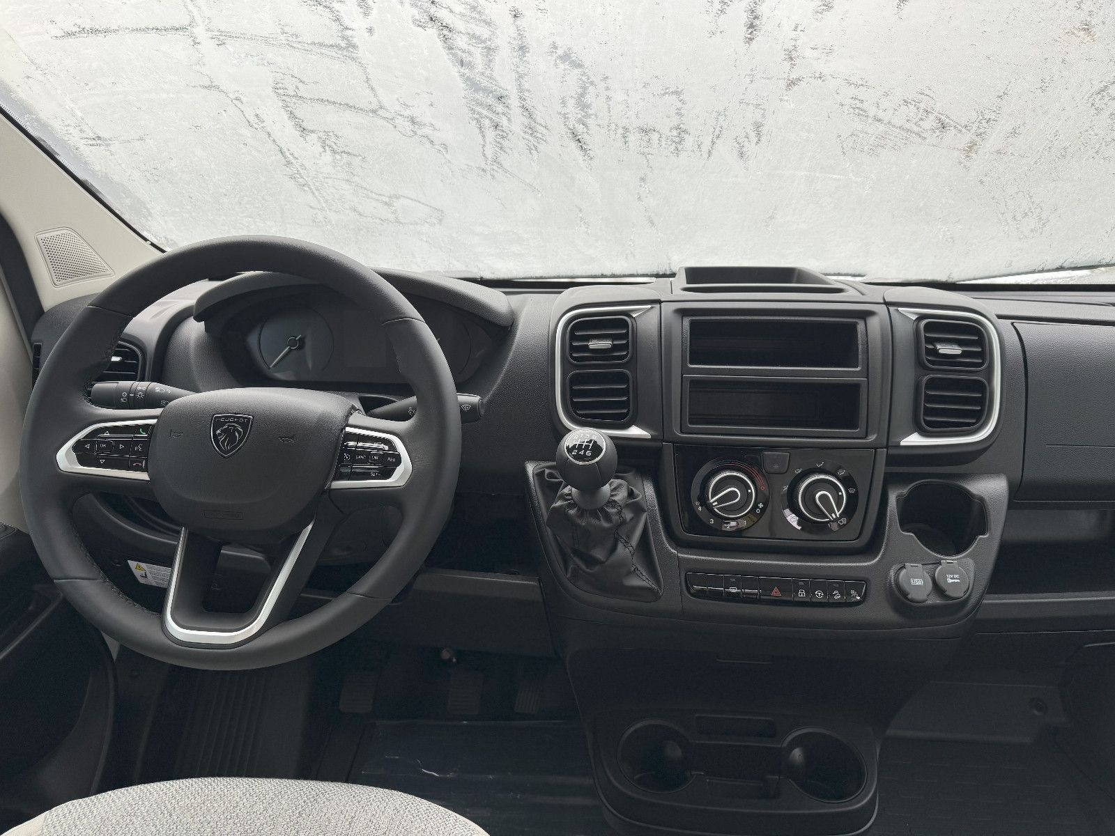 Fahrzeugabbildung Carado CV 600 Entry Van - Sie sparen: 7.365€!