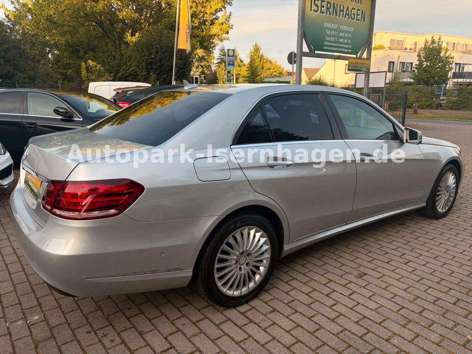 Mercedes-Benz E 300 Elegance*FL*Pano*Leder*4xSZH*Keyless*Xenon