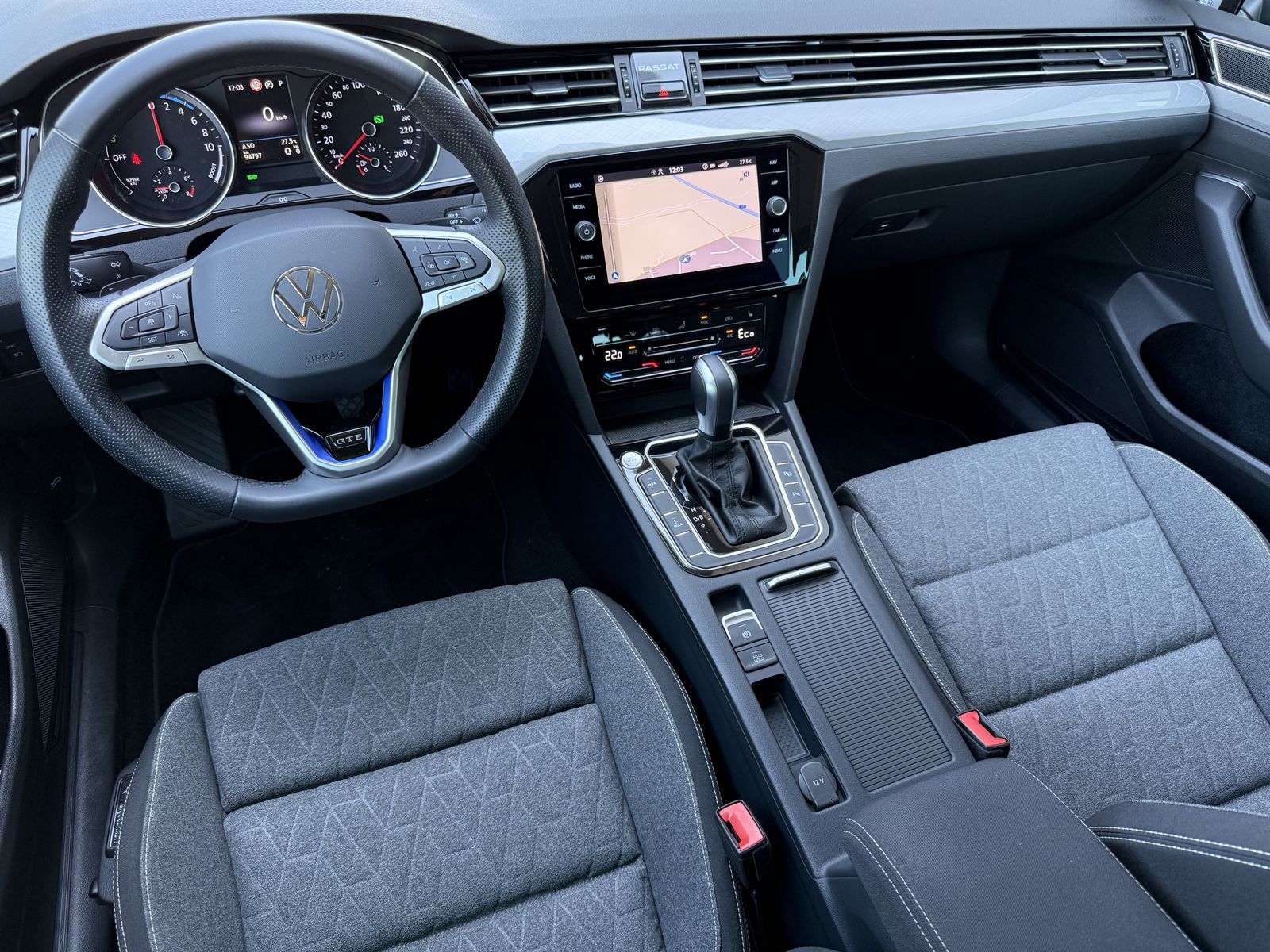 Fahrzeugabbildung Volkswagen Passat Variant 1.4 GTE+NAV+IQ-LIGHT+ACC+AHK+SHZ
