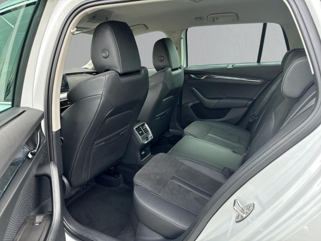 Skoda Octavia Combi TDI DSG Style DynLED Navi ACC HuD, миниатюра 8