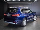 BMW X7 xDrive 40 d Design Pure Excellence INDIVIDUAL - blaue BMW X7