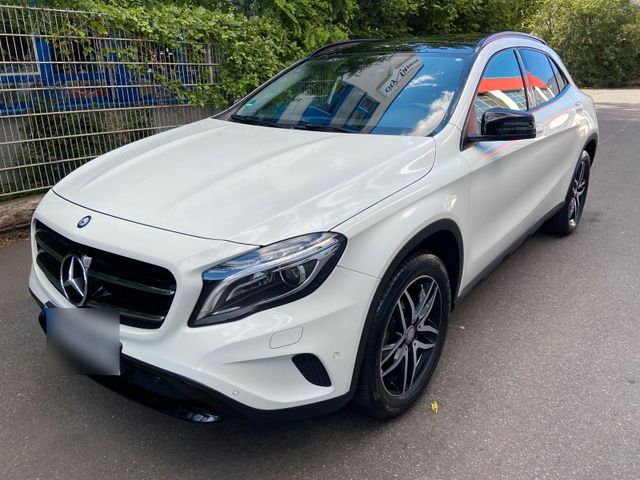 Mercedes-Benz Mercedes Benz GLA 220 d 4 MATIC SUV 7 G (T...