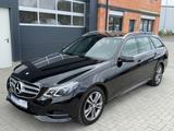 Mercedes-Benz E 220 BlueTec 4Matic Avantgarde *LED*LEDER*TEMPO - Mercedes-Benz E 220: Avantgarde