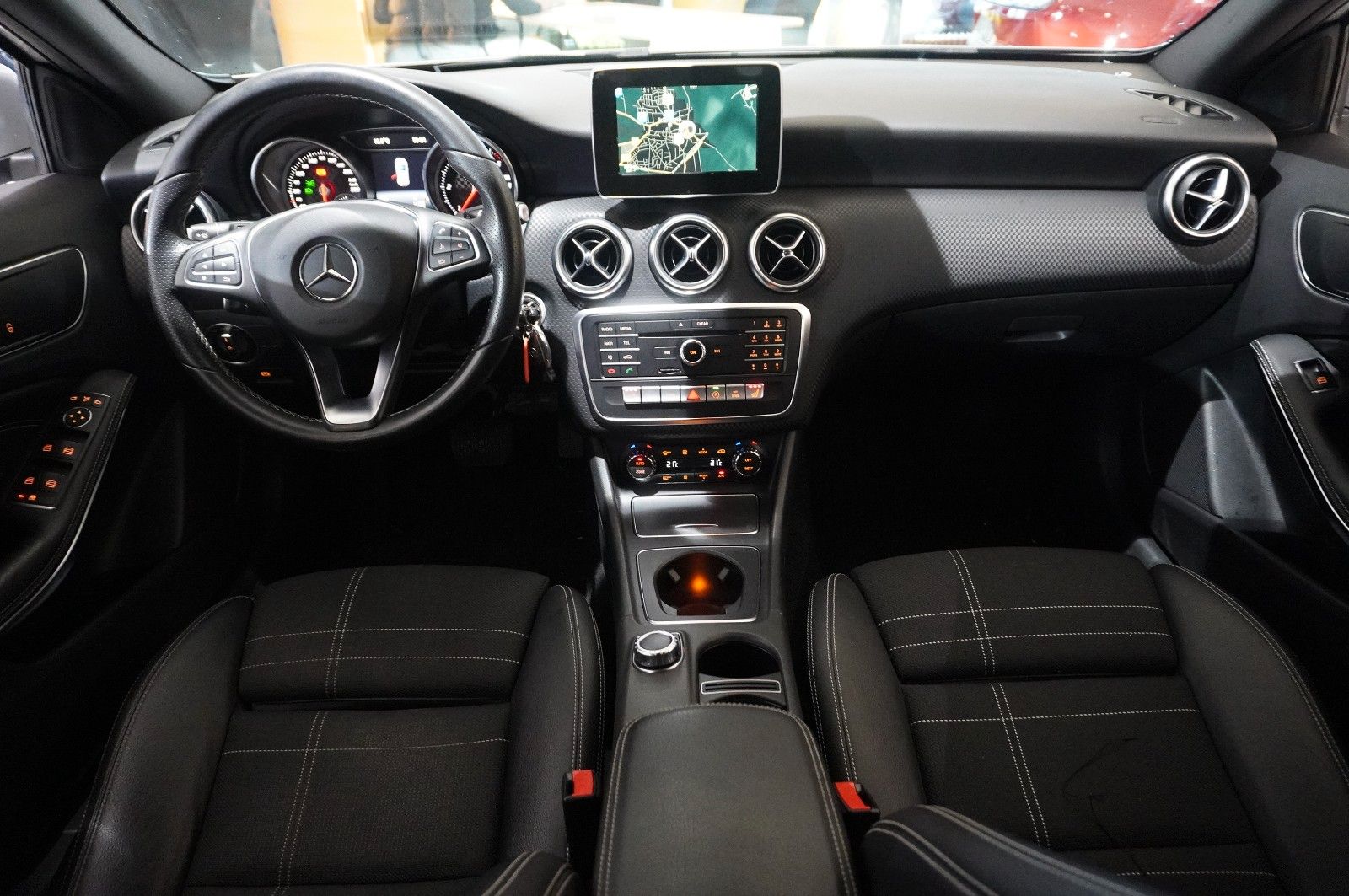 Fahrzeugabbildung Mercedes-Benz A 220 CDI BLUEFFI. NAVI/LED/KAMERA/SHZ/SPORT/AHK