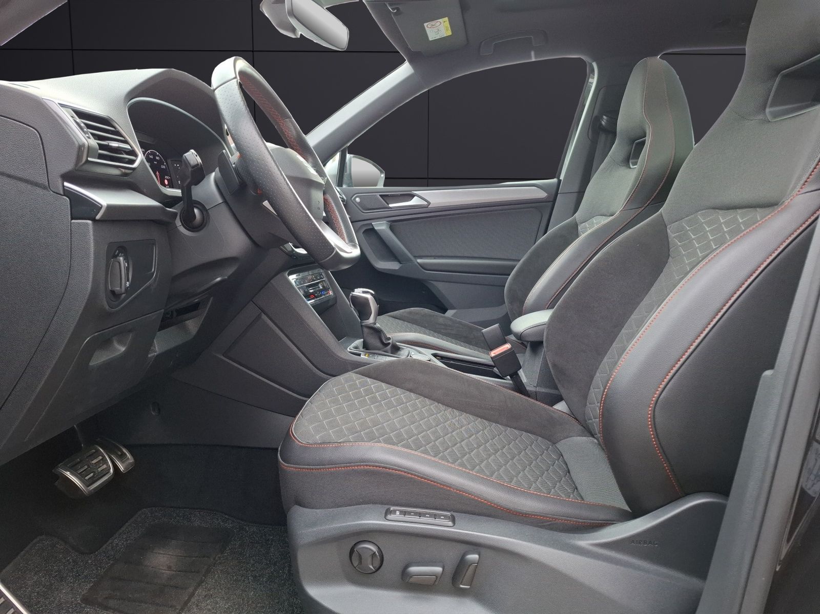 Fahrzeugabbildung SEAT Tarraco TSI FR DSG 4Drive LED AHK Navi AID Pano