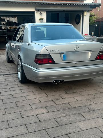 Mercedes-Benz W124 E320 auf E500 Umbau