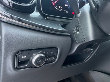 Mercedes V 220 - 4