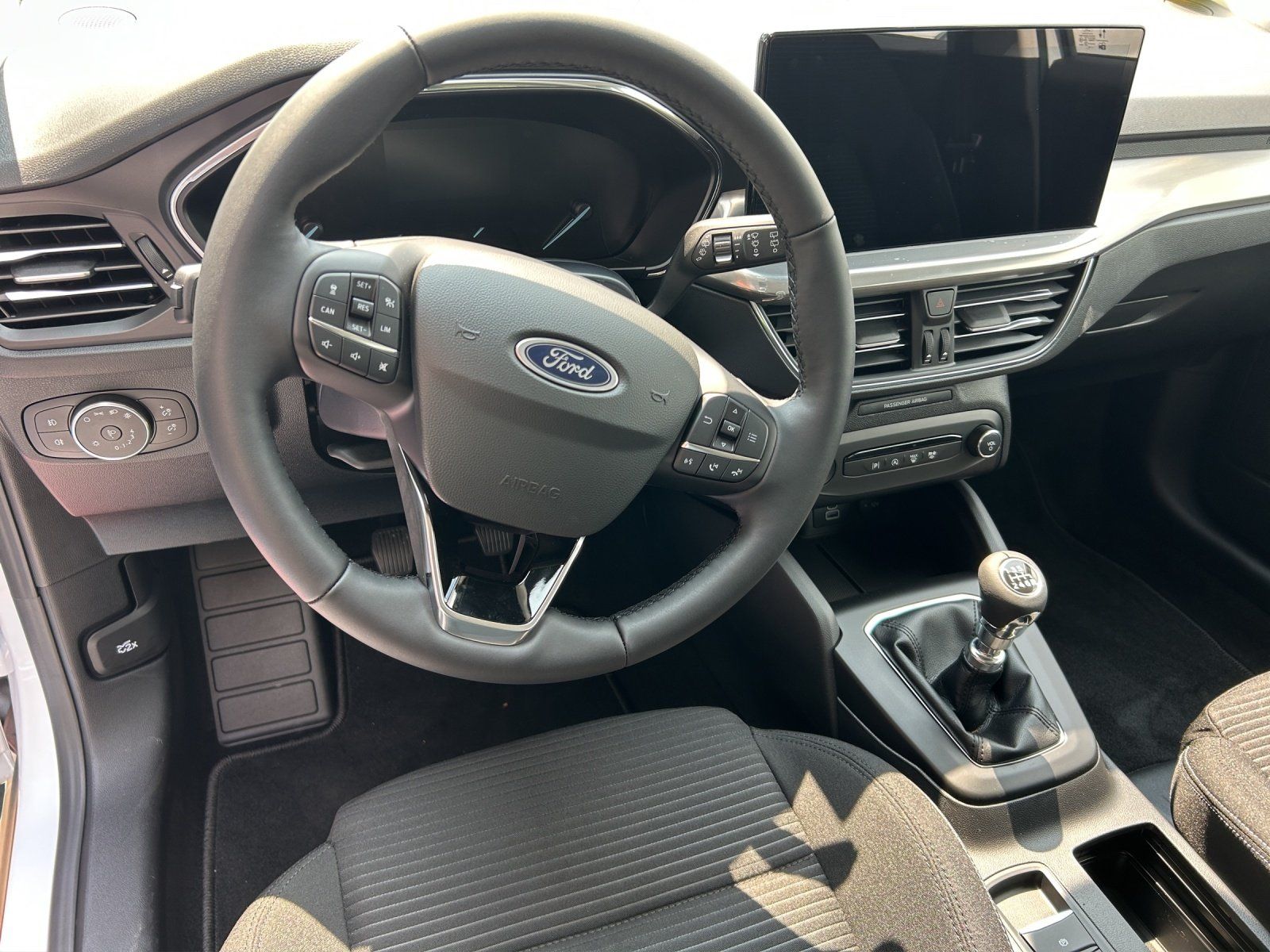 Fahrzeugabbildung Ford Focus Titanium Turnier Winter P. e.Call Kamera