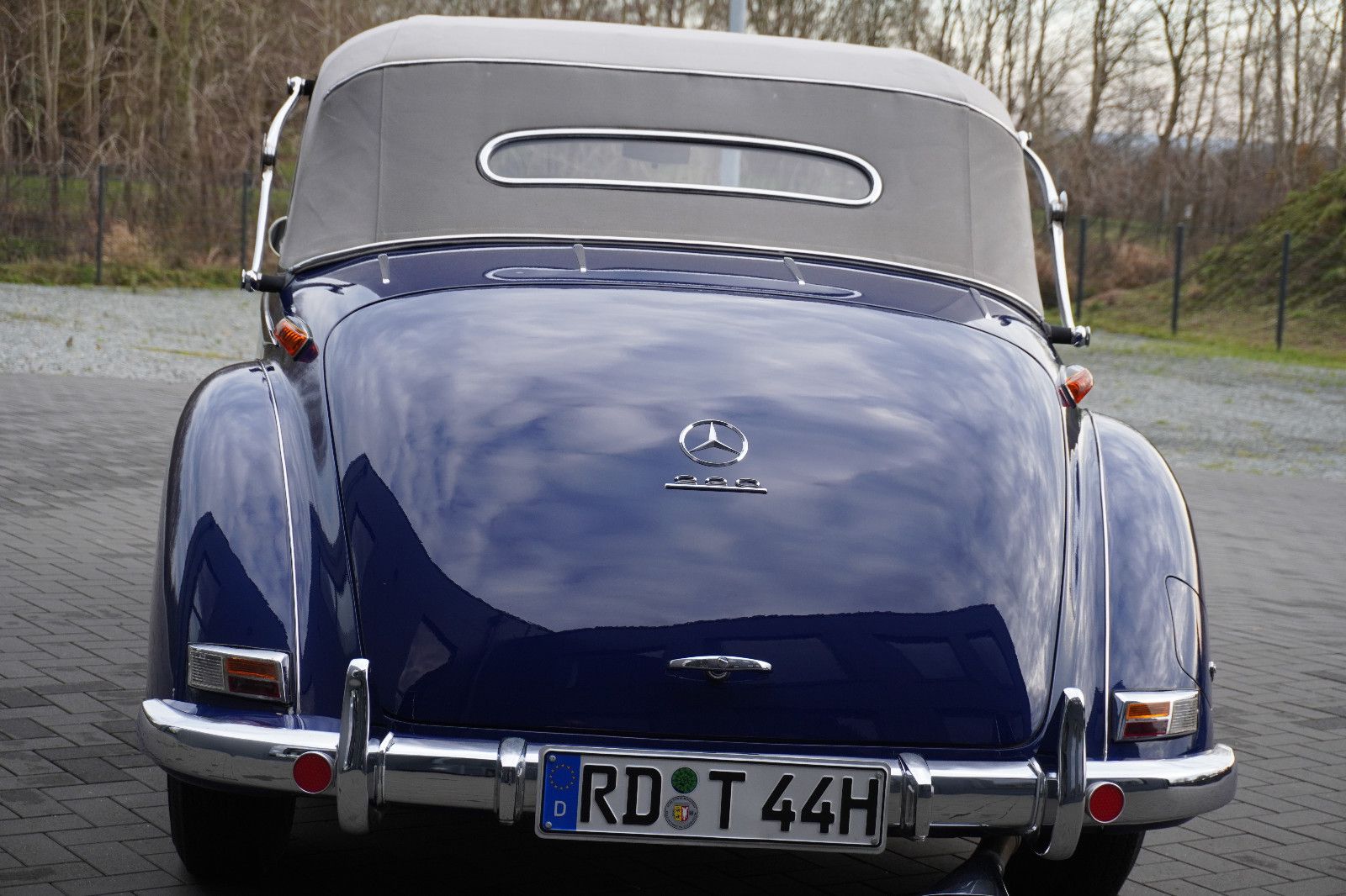 Fahrzeugabbildung Mercedes-Benz 220 A Cabriolet