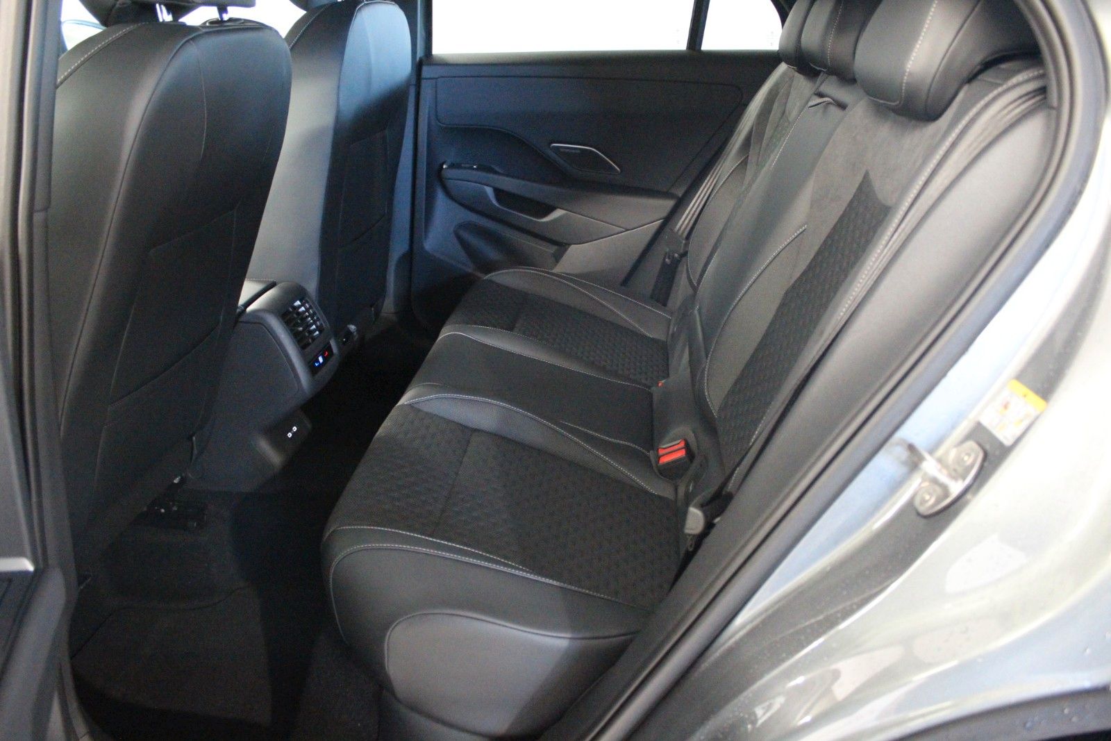 Volkswagen T-Roc - Bild 7