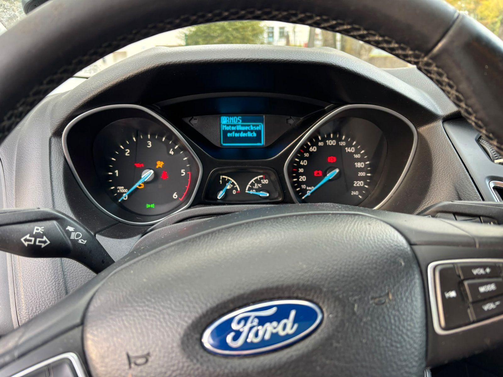 Ford Focus 2015 — photo 10