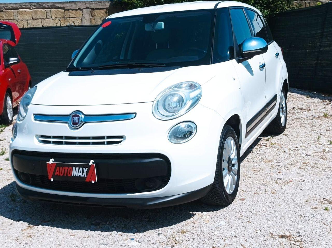 Fiat 500L 2015 — rear view