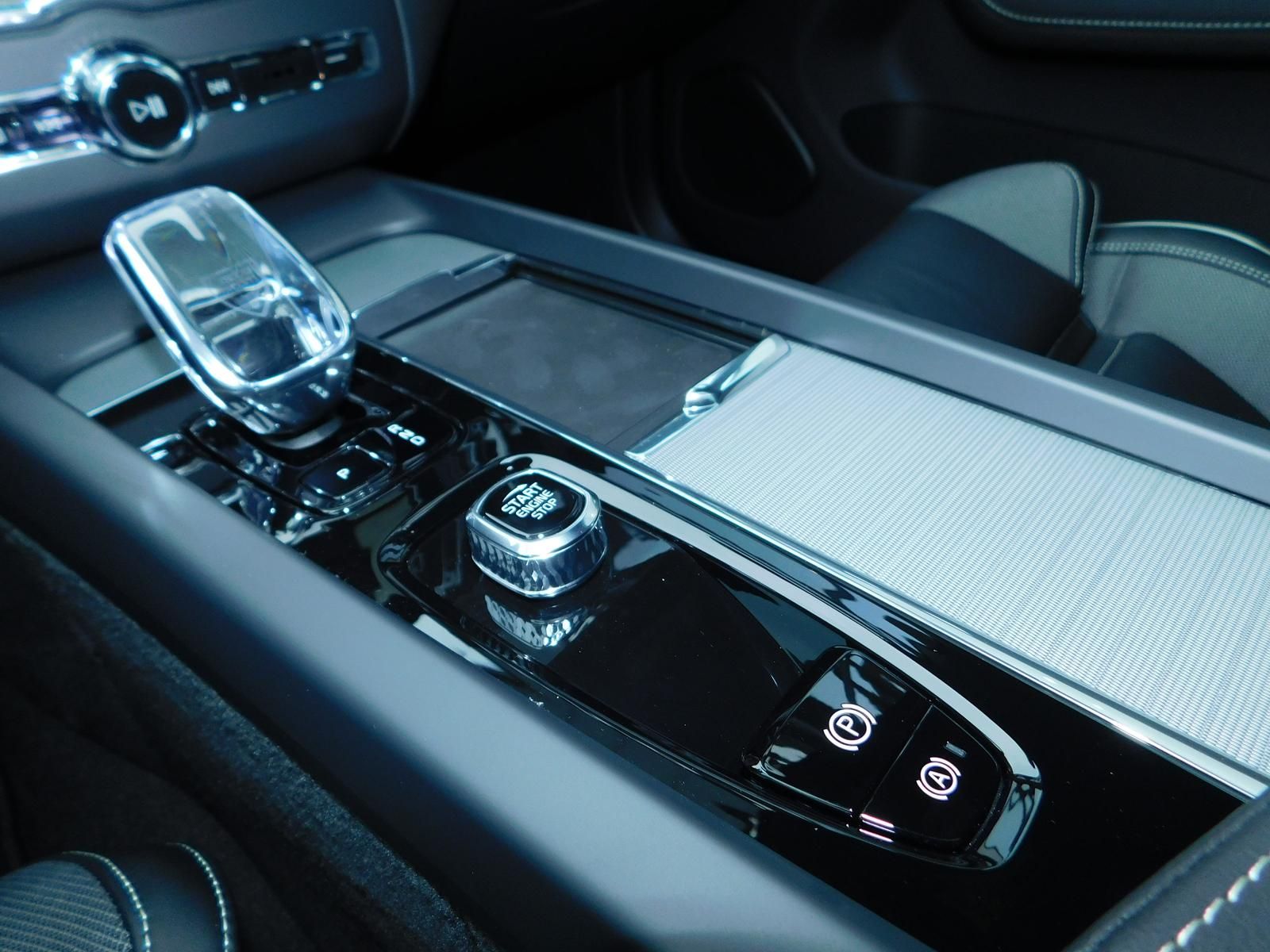 Fahrzeugabbildung Volvo XC60 T6 Recharge Plus Black Edition