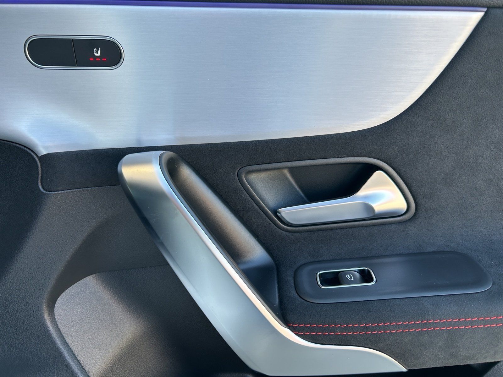 Fahrzeugabbildung Mercedes-Benz CLA 200 d Shooting Brake AMG Distronic PANO 360°