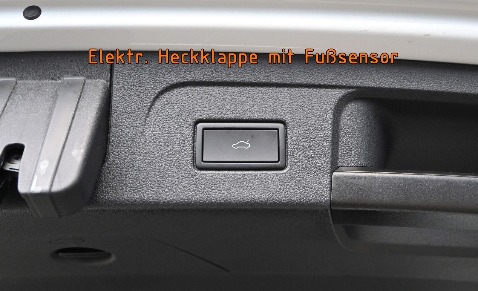 Fahrzeugabbildung Volkswagen Touran 2.0 TDI DSG °ACC°AHK°PANO°STANDHEIZ°7-SI°