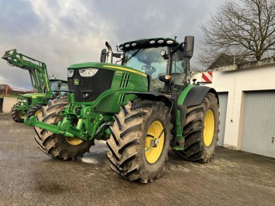 John Deere 6215R