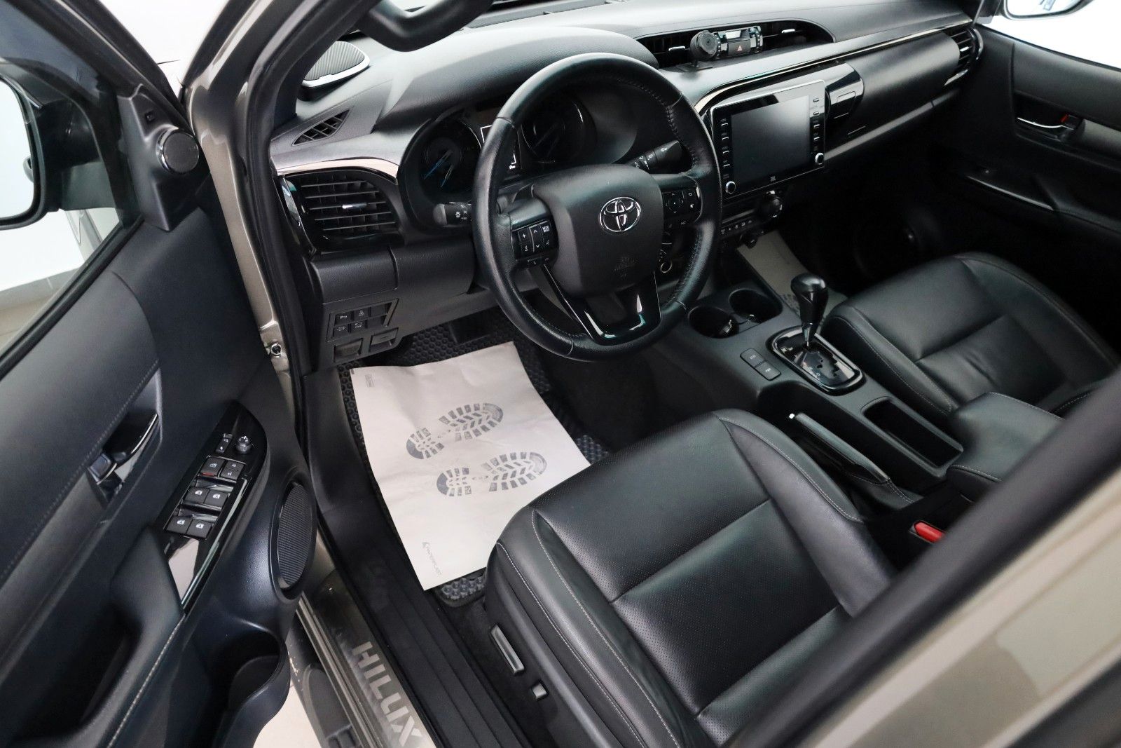 Fahrzeugabbildung Toyota Hilux Double Cab Invincible,Navi,ACC,HardTop,AHK