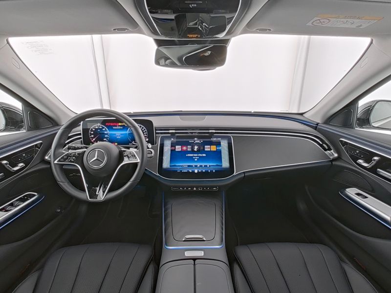Fahrzeugabbildung Mercedes-Benz E 300 eT Avantg. Distronic+ AHK 360° LED Memory