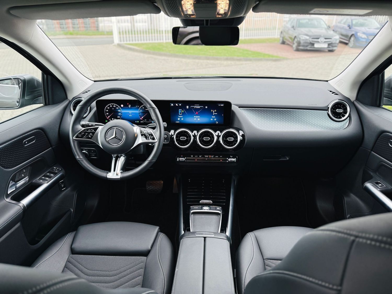 Fahrzeugabbildung Mercedes-Benz GLA 200 PROGRESSIVE ADVANCED, 360°, Totwinkel, W