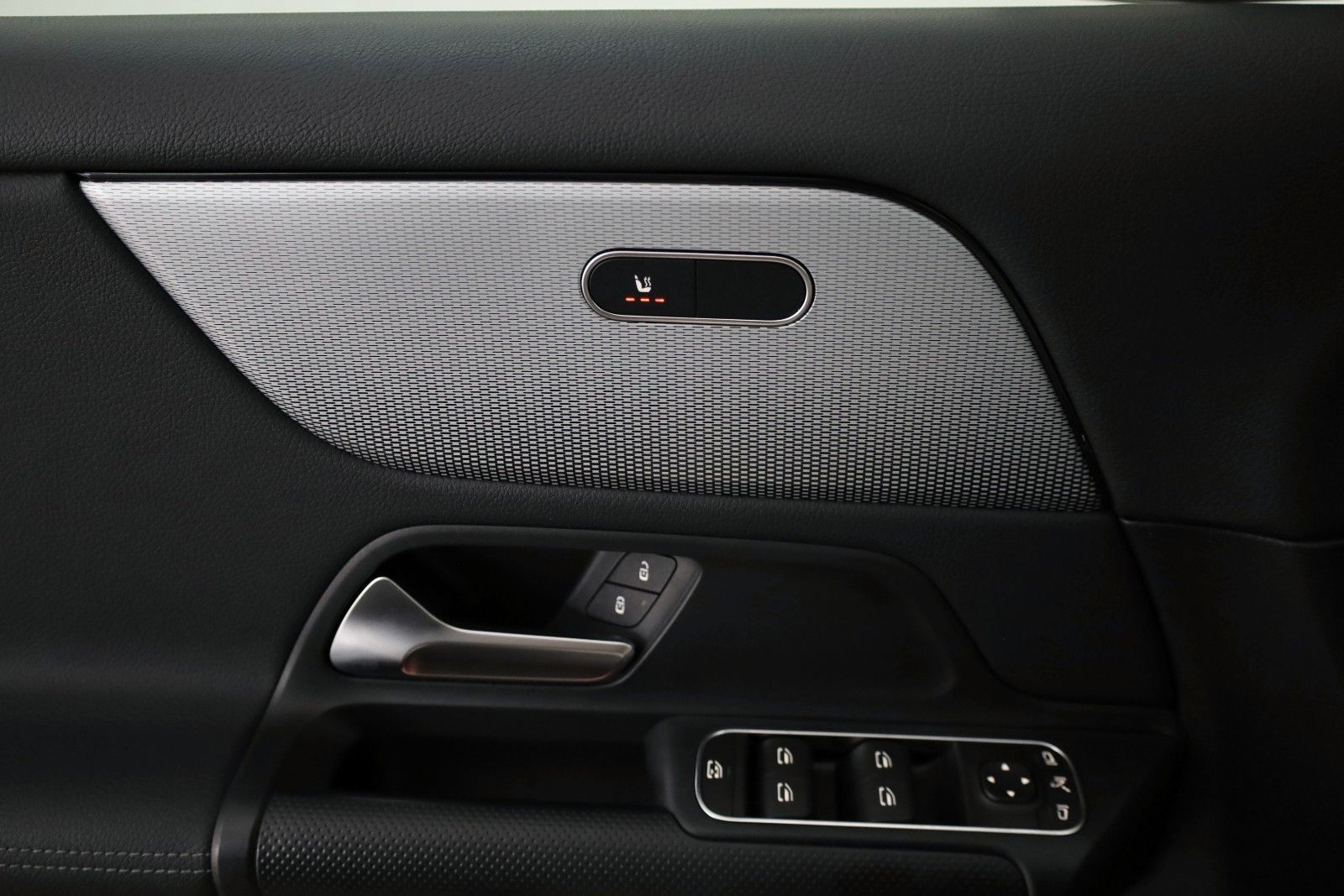 Fahrzeugabbildung Mercedes-Benz GLA 250e Style T-Leder,Navi,LED,SH,Park Paket