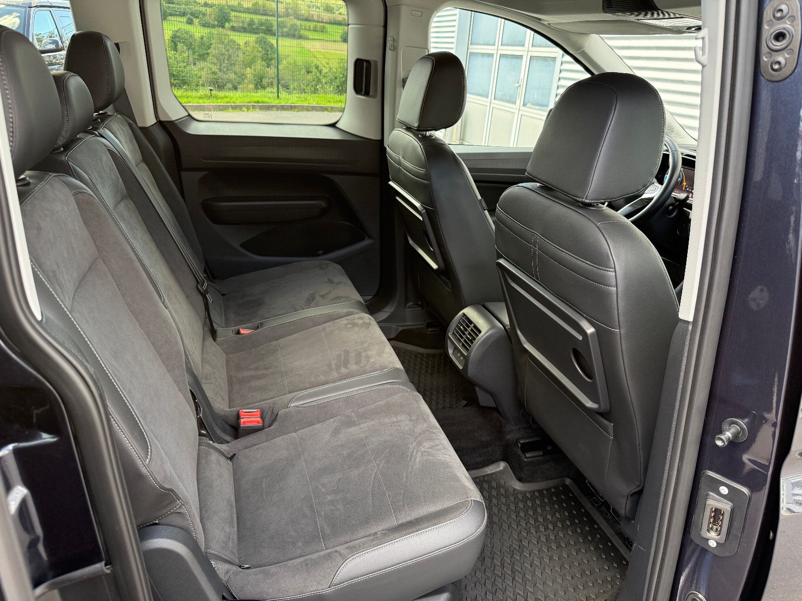 Fahrzeugabbildung Volkswagen Caddy Style TDI DSG AHK LED Navi Kamera SHZ