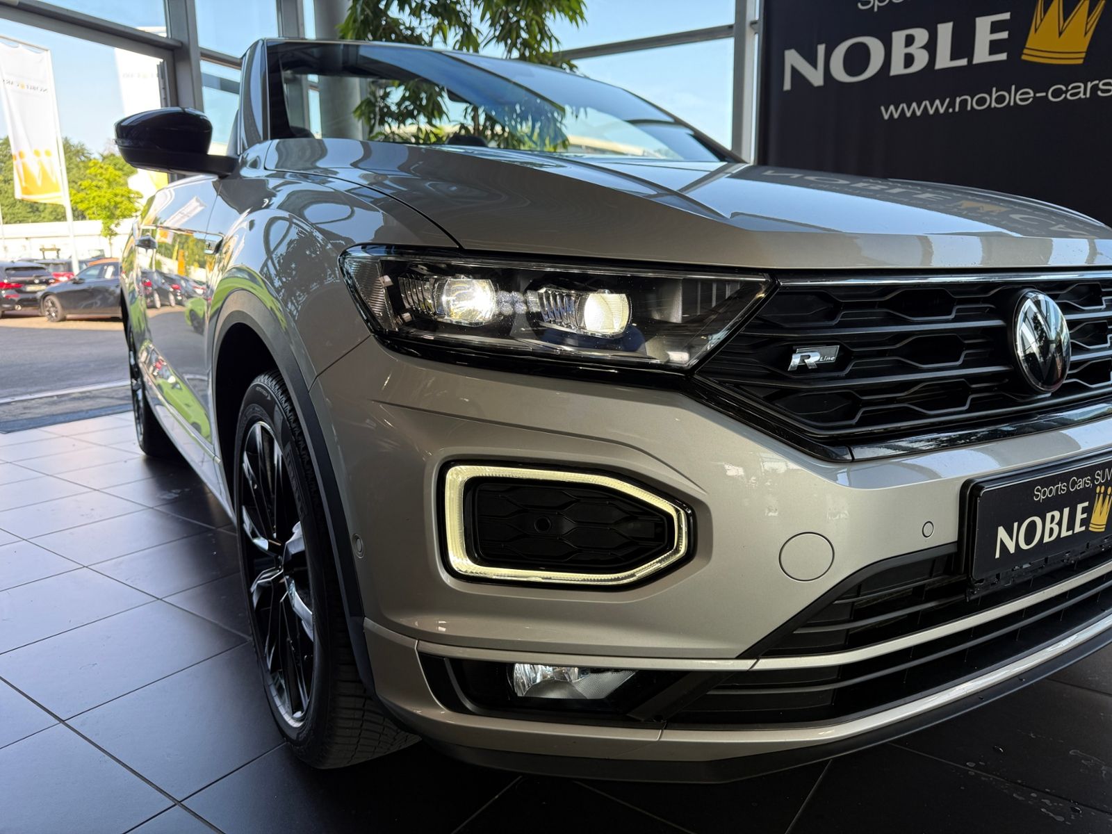 Fahrzeugabbildung Volkswagen T-Roc Cabriolet R-Line AHK ACC LED BEATS