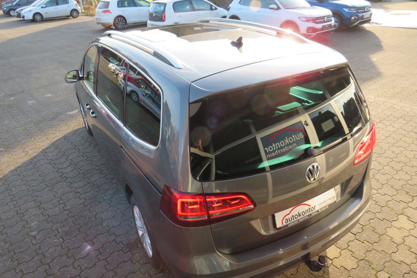 Fahrzeugabbildung Volkswagen Sharan Highline TDI DSG 7-S XENON ACC AHK "VOLL"