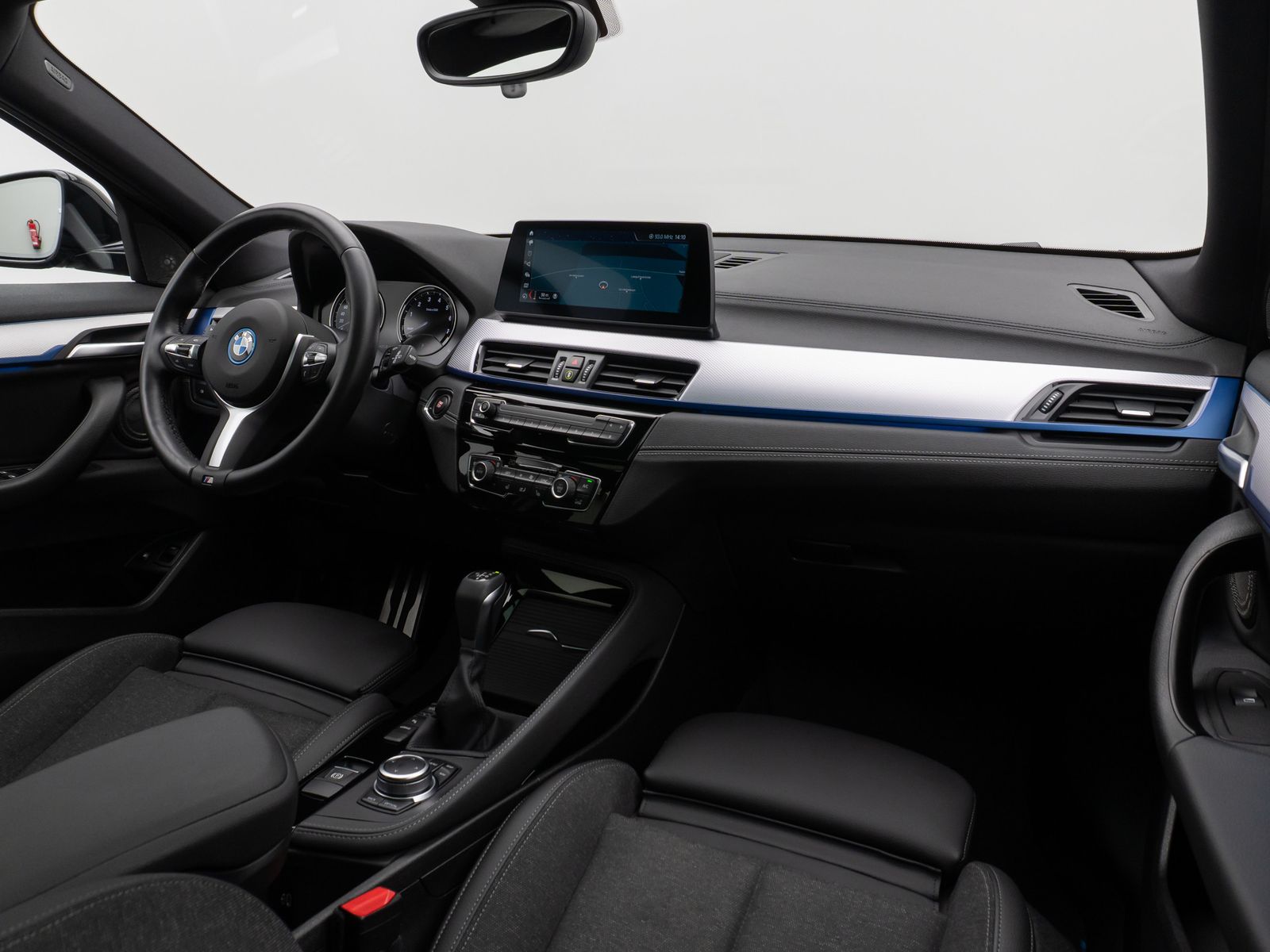 Fahrzeugabbildung BMW X2 xD25e M Sport HUD DAB Kamera Alarm Panorama