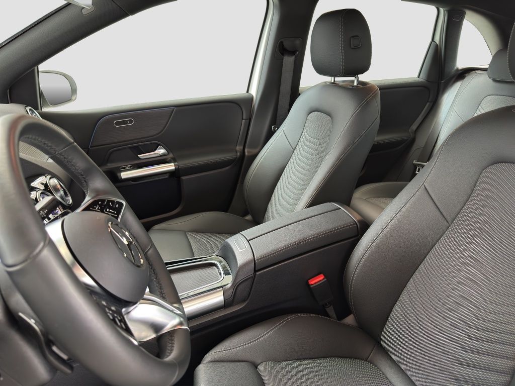 Fahrzeugabbildung Mercedes-Benz B 200 Pano*SD*KeyLess*LED*PDC*ParkAss*SpurH*ACC