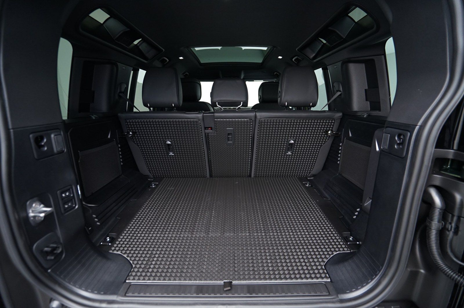 Land Rover Defender 110 D250 AHK Pano ACC Black Pack foto 5