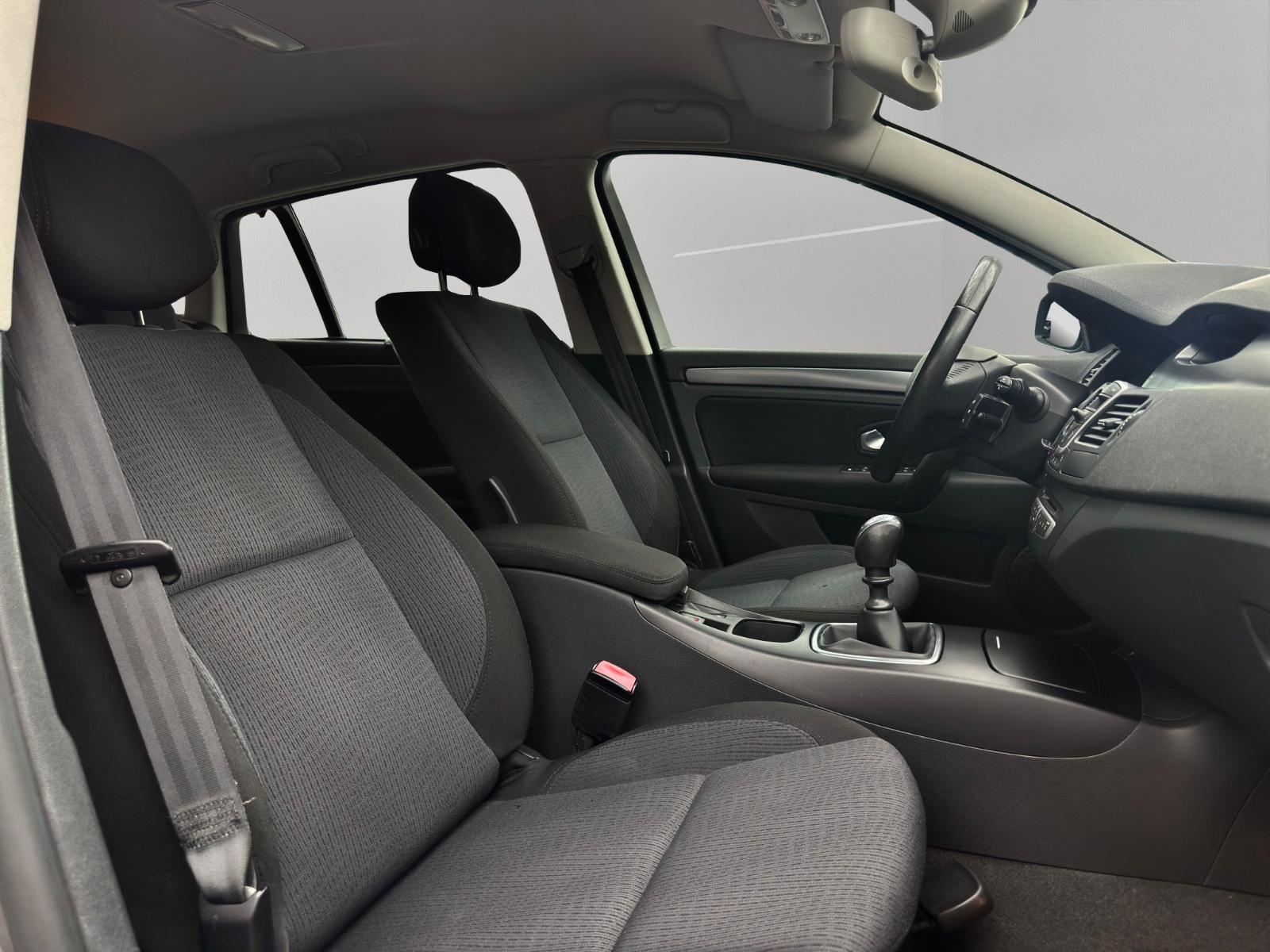 Renault Laguna 2009 — photo 16