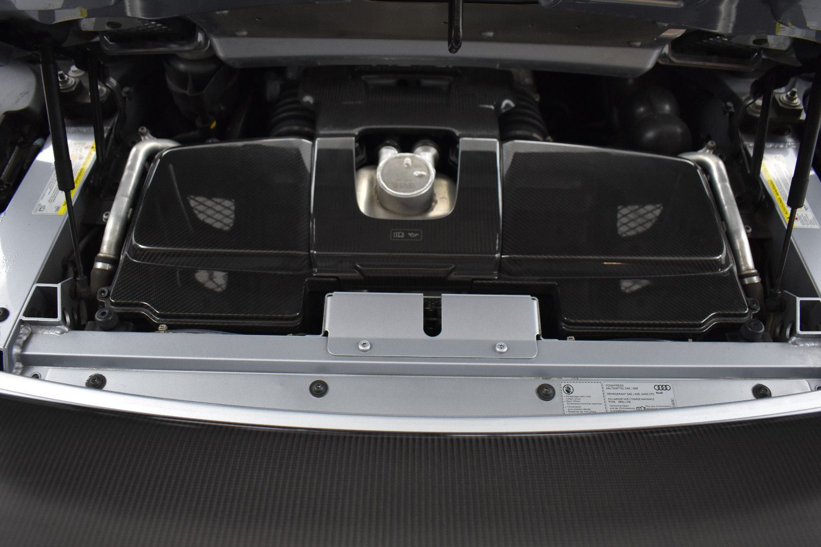 AUDI R8 Spyder V10 5.2FSI quatt LMited Edition 04/30 - Image 21